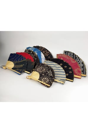 Bak Gel Al Vintage El Yapımı Bambu Saplı Kumaş (M Boy) Yelpaze, Renkli Ve Batik Desenli Katlanabilir Model