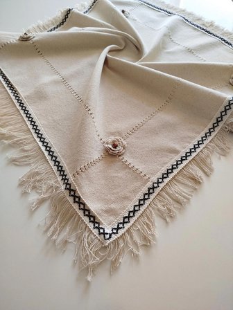 Naturel El İşi Güllü Antika İşli Otantik Vintage Güpürlü Organik Saçaklı Masa Örtüsü 110x110 cm