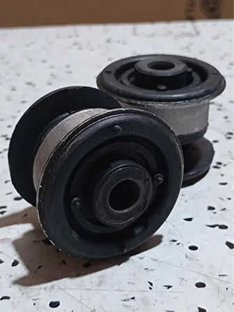 7L0407077 2010-2015 Audi Q7 Salıncak Burcu 2 li Paket AtiParts