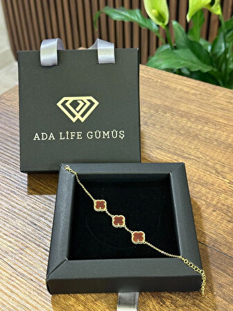 (Çantalı KUTU) 925 Ayar Gümüş 18 ayar Gold Kaplama 3 sıra Bordo Taşlı Yonca Bileklik