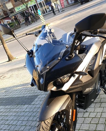MOTOCAM Bajaj Pulsar RS 200 Ön Cam 2015-2026 Model 33cm Şeffaf Renkli 4mm SPORTİF