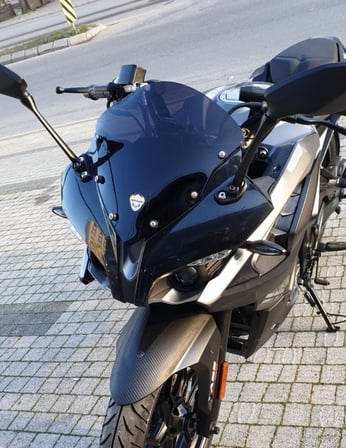 MOTOCAM Bajaj Pulsar RS 200 Ön Cam 2015-2026 Model 33cm Siyah Renkli 4mm SPORTİF