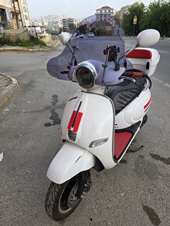 MOTOCAM Küba Brillant Siperlik Ön Cam 2021-2025 Model 45cm Füme Renkli APARATSIZDIR
