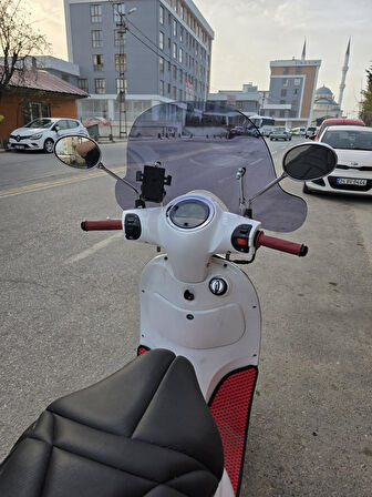 MOTOCAM Küba Brilliant Siperlik Ön Cam 2021-2025 Model 45cm Füme Renkli Elcikli APARATSIZDIR