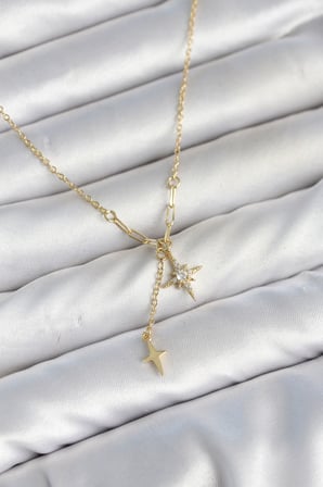 Pirinç Gold Renk Zirkon Taşlı Minimal Sallantılı Kutup Yıldızı Model Kadın Kolye