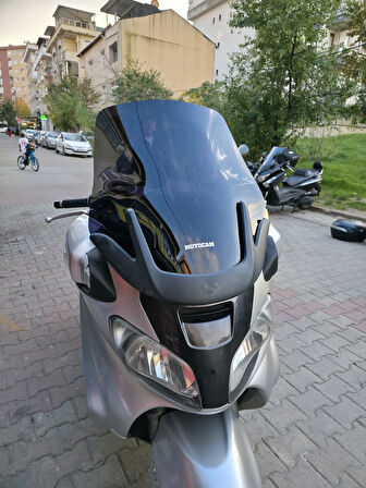 MOTOCAM Suzuki Burgman 650 Siperlik Ön Cam 2001-2004 Model 60cm Siyah Renkli 4mm