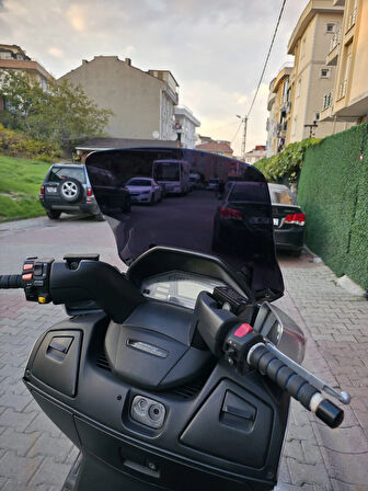 MOTOCAM Suzuki Burgman 650 Siperlik Ön Cam 2001-2004 Model 60cm Siyah Renkli 4mm