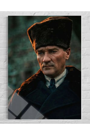 Yeşil Fonlu Kalpaklı Atatürk Portre Cam Tablo
