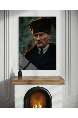 Yeşil Fonlu Kalpaklı Atatürk Portre Cam Tablo