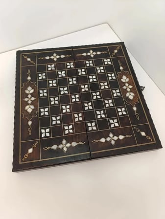Sedef Kakma Telkari Işlemeli El Işçiliği Büyük Boy Damalı Ahşap Tavla - Koyu Renk (25X50 Cm)