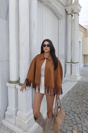 Süet Kumaş Püsküllü Pelerin Taba