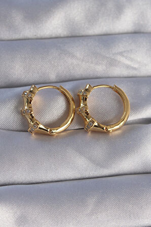 Buyers Butik Pirinç Gold Renk Kabartmalı Zirkon Taşlı Oval Model Küpe