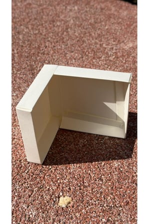 Beyaz Karton Takı Kutusu – Kolye, Bileklik ve Set İçin Kapaklı Model 9,5 x 9,5 x 2 cm 25 adet