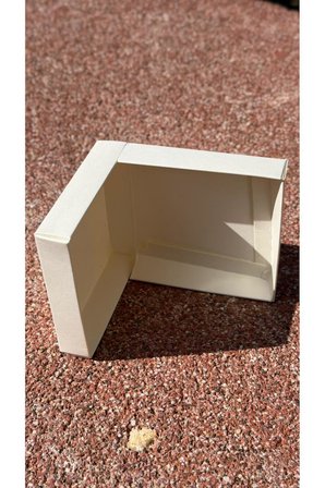 Beyaz Karton Takı Kutusu – Kolye, Bileklik ve Set İçin Kapaklı Model 9,5 x 9,5 x 2 cm 1 adet