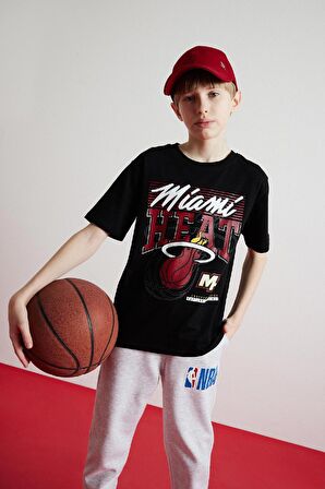 DeFacto Erkek Çocuk NBA Miami Heat Bisiklet Yaka Kısa Kollu Tişört D9546A825SMBK81