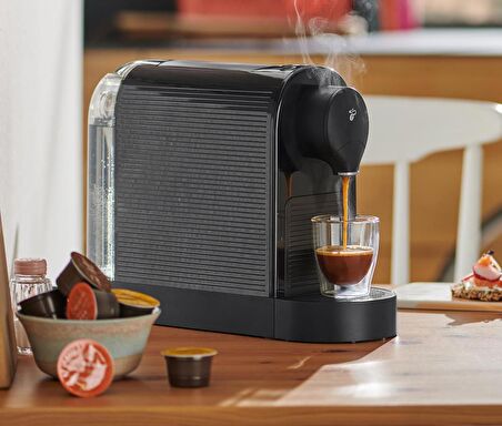 Tchibo Cafissimo Pure Plus Kapsül Kahve Makinesi, Siyah