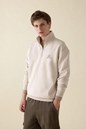 Comfort Fit Dik Yaka Baskılı Sweatshirt