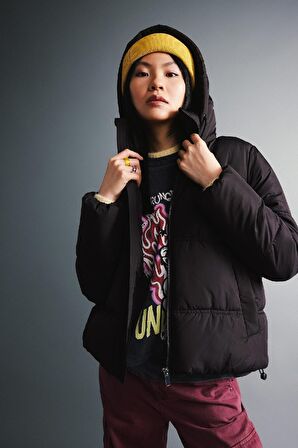 DeFacto Su Geçirmez Kapüşonlu Suni Kürklü Puffer Şişme Mont A0757AX23WNBK27