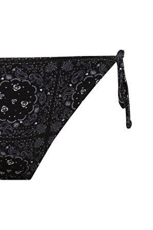 DeFacto Regular Fit Şal Desenli Bikini Altı-Fall in Love C3177AX24SMBK81