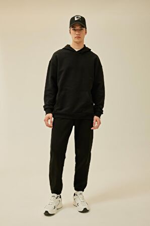 DeFacto Comfort Regular Fit Rahat Kalıp Kapüşonlu Kanguru Cepli Basic Düz Sweatshirt B4446AX24SPBK81