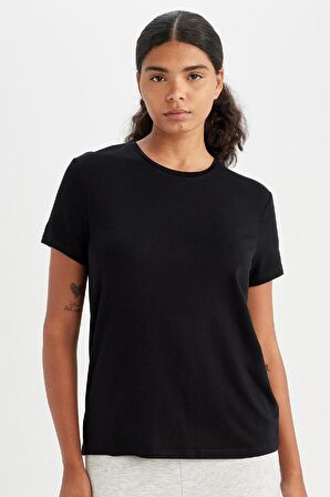 DeFactoFit Standart Fit Bisiklet Yaka Sporcu Basic Düz Kısa Kollu Tişört D1904AX24HSBK81