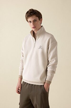 Comfort Fit Dik Yaka Baskılı Sweatshirt