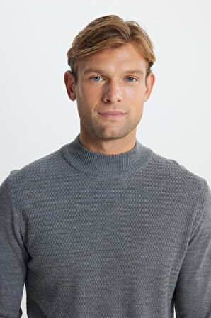 Yünlü Sıcak Tutan Standart Fit Normal Kesim Yarım Balıkçı Yaka Jakarlı Triko Kazak