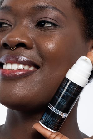 Mineaderm Yaşlanma Karşıtı Hyalüronik Asit 30 Yaş + Gece-Gündüz Yüz Serumu 30 ml 