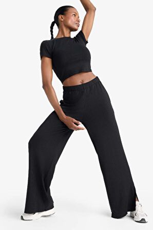 DeFactoFit Cropped Fit Bisiklet Yaka Sporcu Kısa Kollu Tişört E2536AX25SMBK81