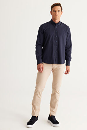 Erkek Lacivert Slim Fit Dar Kesim Düğmeli Yaka Pamuklu Gabardin Gömlek