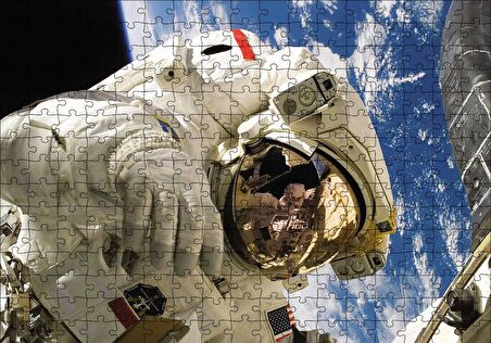 Cakapuzzle  Uzaydaki Astronot Puzzle Yapboz MDF Ahşap