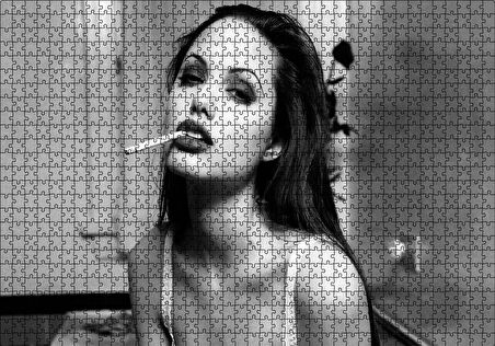 Cakapuzzle  Angelina Jolie Sigara İçiyor Siyah Beyaz Fotoğraf Puzzle Yapboz MDF Ahşap