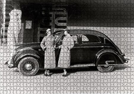 Cakapuzzle  Volvo PV36 Carioca Modeli İle Kadınlar Poz Verirken Puzzle Yapboz MDF Ahşap