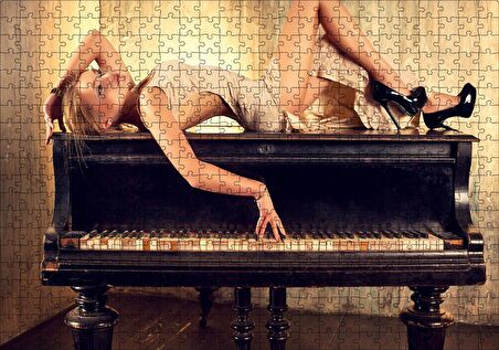 Cakapuzzle  Piyano Üzerine Uzanmış Sarışın Kadın Puzzle Yapboz MDF Ahşap