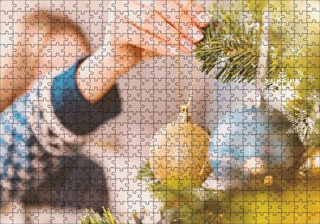 Cakapuzzle Yılbaşı Ağacını Süsleyen Kadın Eli Puzzle Yapboz MDF Ahşap