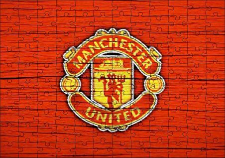 Cakapuzzle Kırmızı Boyalı Zeminde Manchester United Logosu Puzzle Yapboz MDF Ahşap