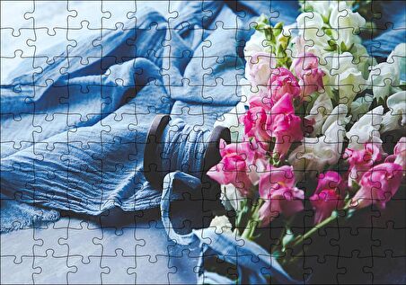 Cakapuzzle Pembe Beyaz Çiçekli Buket ve Mavi Kumaş Puzzle Yapboz MDF Ahşap