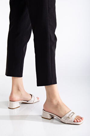 Suins Carter Model Taşlı Toka Detaylı Terlik