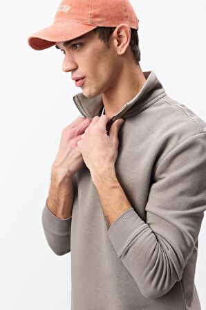 DeFacto Comfort Regular Fit Rahat Kalıp Fermuarlı Dik Yaka Basic Düz Sweatshirt X7405AZ25SPKH510
