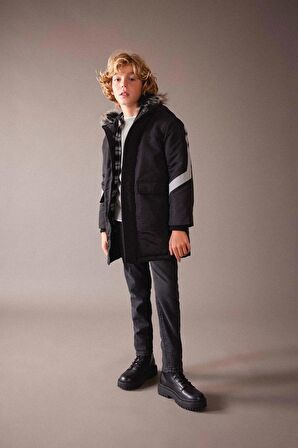 DeFacto Erkek Çocuk Su İtici Çıkarılabilir Kürk Kapüşonlu Pelüş Astar Kaban A2260A823CWBK27