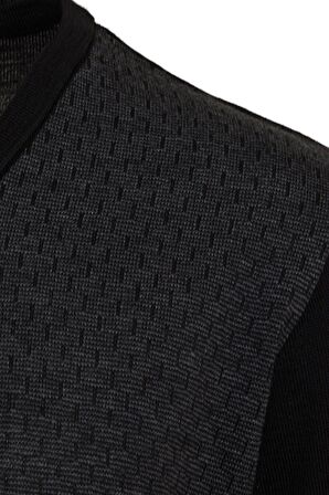 Siyah Desenli V Yaka Yünlü Triko Kazak | S