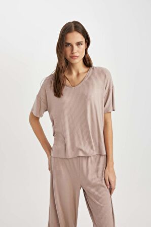 DeFacto Regular Fit V Yaka Casual Kısa Kollu Pijama Üstü-Fall in Love B6181AX24SPBN502