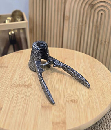 Berina Home Döküm Ceviz ve Fındık Kıracağı – %100 Yerli Üretim, Dayanıklı Metal Gövde, Ergonomik Tasarım