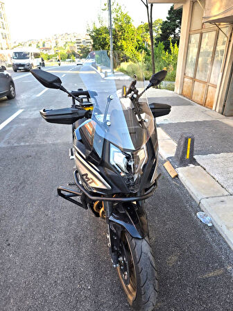 MOTOCAM CF Moto 700 MT Siperlik Ön Cam 2024-2025 Model 56cm Şeffaf Renkli 4mm