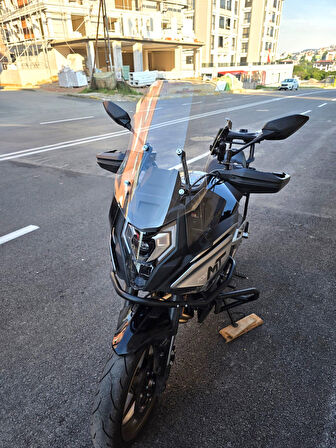 MOTOCAM CF Moto 700 MT Siperlik Ön Cam 2024-2025 Model 56cm Şeffaf Renkli 4mm