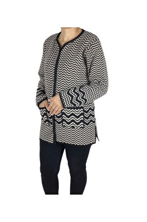 KADIN ÖNÜ DÜĞMELİ CEPLİ DESENLİ KALIN KIŞLIK HIRKA