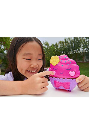 Tatlı Düşünceler Kek Kutusu 2 Mikro Bebek Ve 13 Aksesuar Oyun Seti