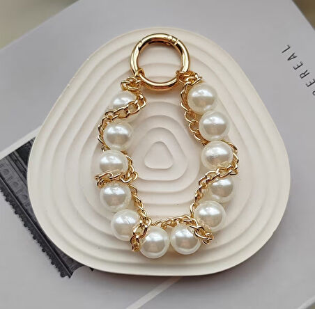 Zarif İnci ve Gold Zincirli Çanta Charmı ve Anahtarlık – Şıklığı Tamamlayan Aksesuar