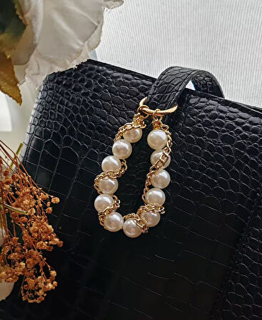 Zarif İnci ve Gold Zincirli Çanta Charmı ve Anahtarlık – Şıklığı Tamamlayan Aksesuar