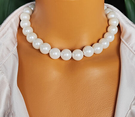 Krem Rengi Büyük İnci Kadın Choker Kolye